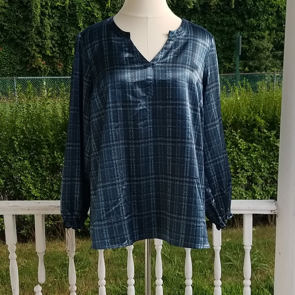 L.B. size 20 top